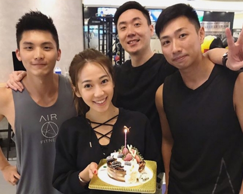 生日前夕已有一班朋友与Jessica提早庆祝。