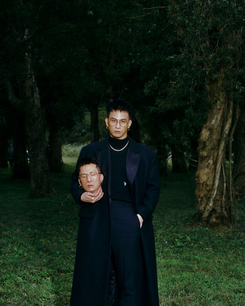 黃奇斌手持嚇人「阿斌人頭」。
