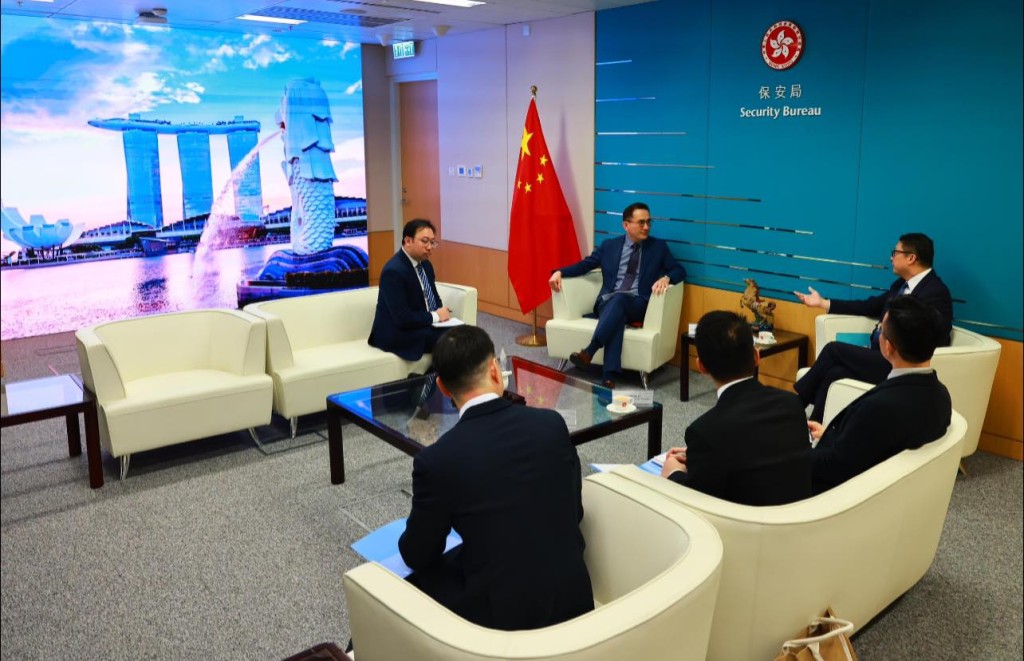 鄧炳強先後會見新加坡駐港總領事及香港印度協會代表團。鄧炳強FB圖片 鄧炳強先後會見新加坡駐港總領事及香港印度協會代表團。鄧炳強FB圖片