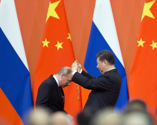 頒授儀式在北京人民大會堂金色大廳舉行。AP