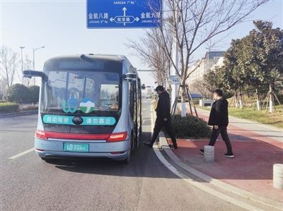 首批自动驾驶巴士便民线来了。