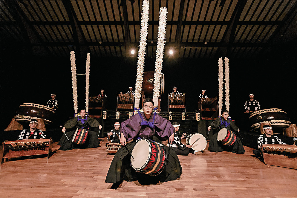 ■鼓童創作出多樣化的表演藝術創作。 ■鼓童創作出多樣化的表演藝術創作。