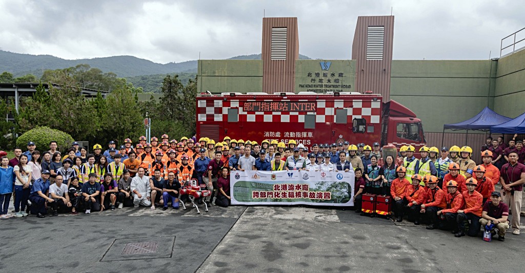 跨部門進行化生輻核事故演習。 fb:香港消防處 跨部門進行化生輻核事故演習。 fb:香港消防處