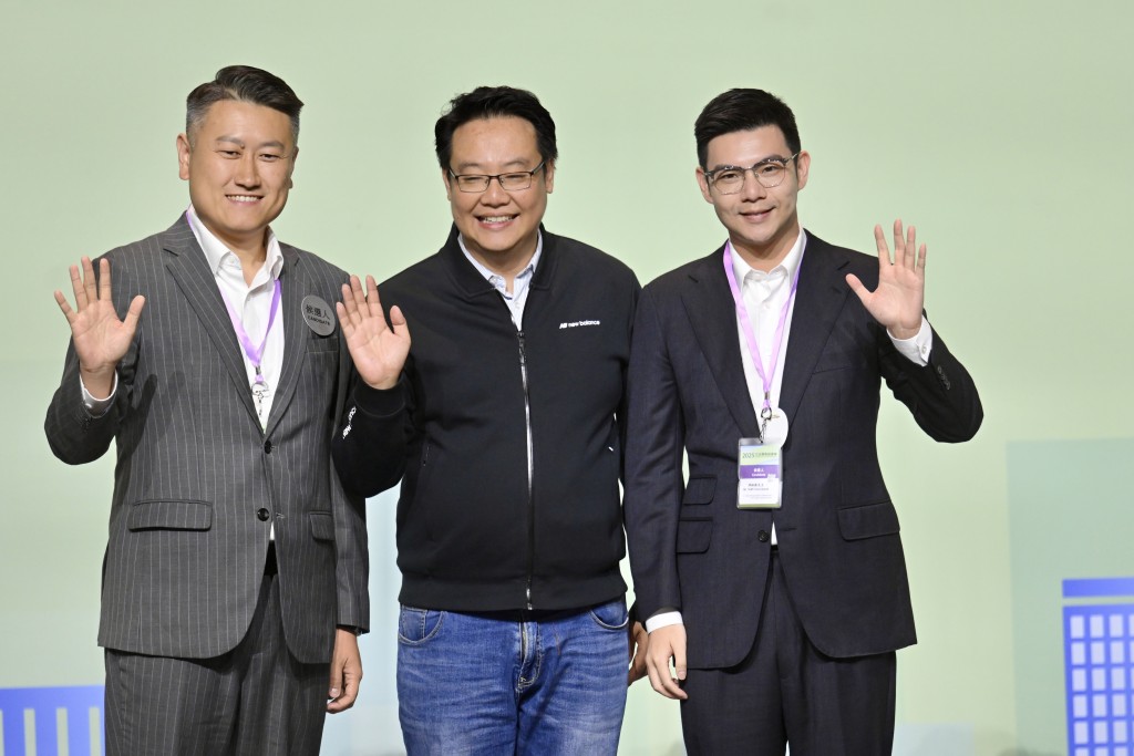 新社聯譚鎮國(右)與民建聯姚銘晉身立法會。 新社聯譚鎮國(右)與民建聯姚銘晉身立法會。