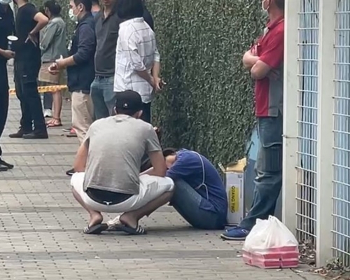 死者家屬趕到現場後難以接受。網圖