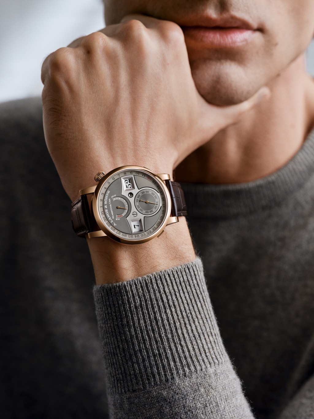A. Lange & Söhne Zeitwerk Date,錶殼:44.2mm玫瑰金/ 機芯:L043.8手上鏈/ 售價:待詢。 A. Lange & Söhne Zeitwerk Date,錶殼:44.2mm玫瑰金/ 機芯:L043.8手上鏈/ 售價:待詢。