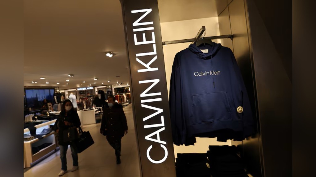 PVH旗下的主要品牌包括Calvin Klein、Tommy Hilfiger、Van Heusen、IZOD、ARROW等。路透社