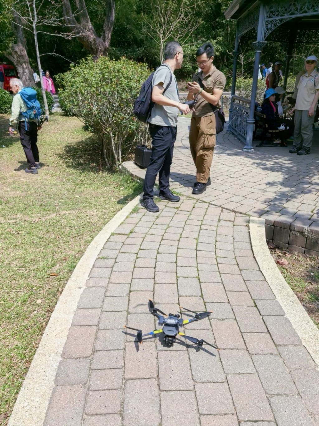 警方出動無人機，迅速確認求助者位置。中區警區FB