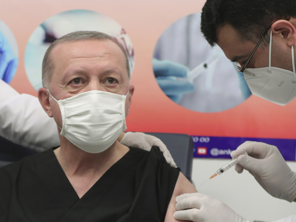 土耳其总统埃尔多安接种中国科兴疫苗。AP图