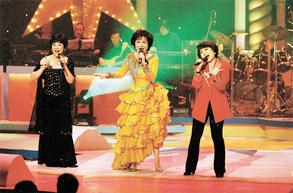 三位六、七十年代的女天后（左起）舒雅颂、刘凤屏、樱花现身节目《名曲满天星》，同台演出。