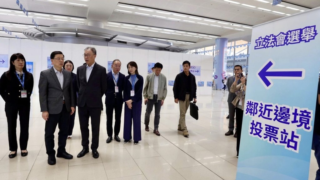 立法會選舉｜李家超視察港珠澳大橋鄰近邊境投票站 呼籲合資格選民踴躍投票