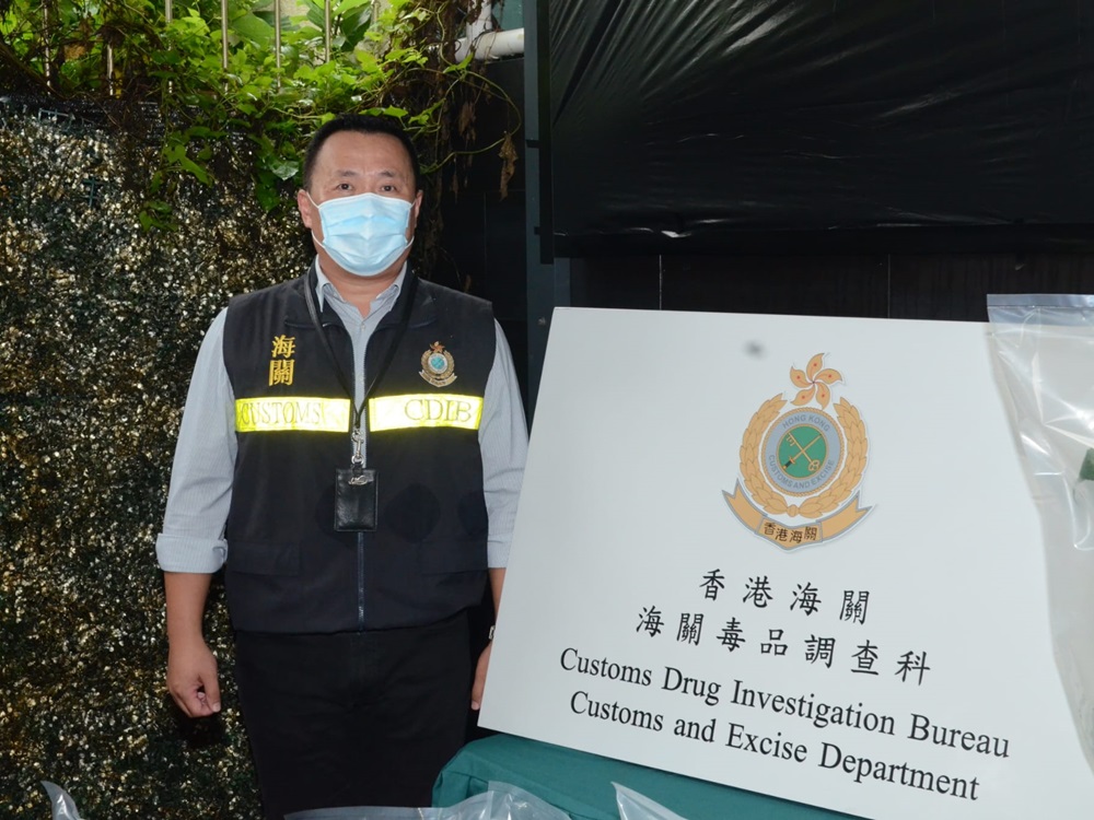 方向榮呼籲另兩名懷疑涉案者與海關聯絡。