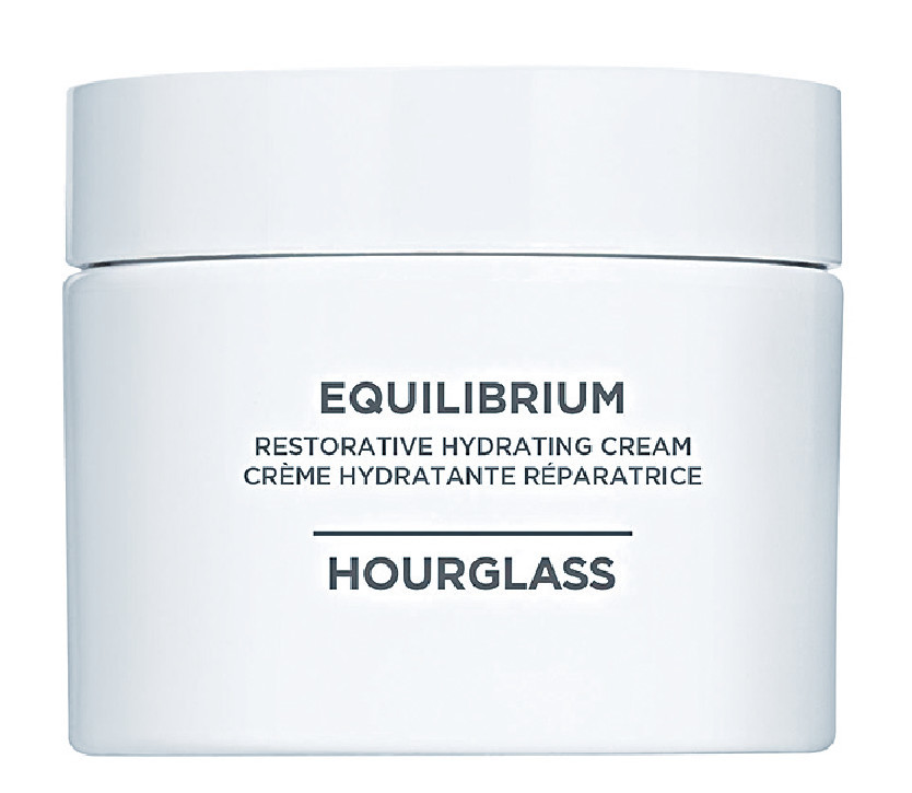 Hourglass EQUILIBRIUM活肤水凝面霜 $1,090  　　水凝面霜用以修复及赋活肌肤屏障，重新平衡健康的柔滑嫩肤，同时加入维他命B3，有助减淡细纹及皱纹，改善肤质，保护肌肤免受污染物、环境和蓝光的侵害。