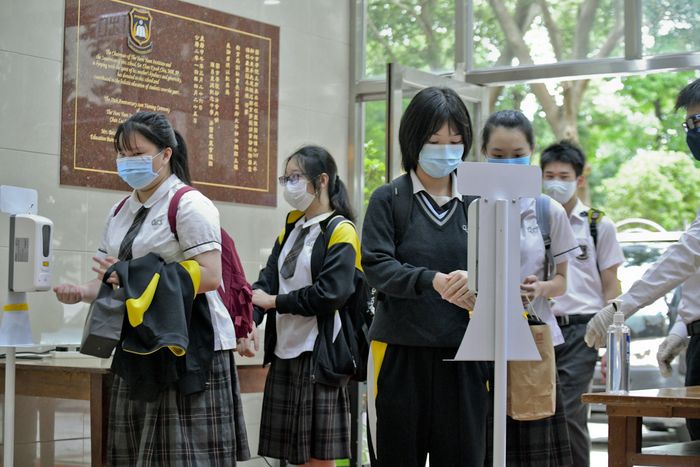 圓玄學院妙法寺內明陳呂重德紀念中學跨境生今早抵校。 