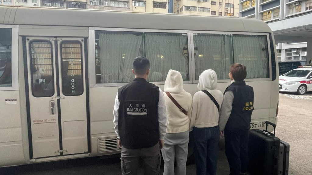 行動中共10人被捕。警方提供圖片