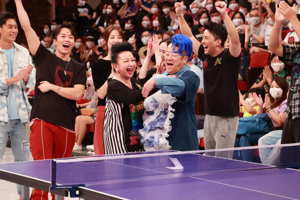 因志偉在遊戲中「幫忙」，家燕姐的隊伍最終贏得該場比賽。