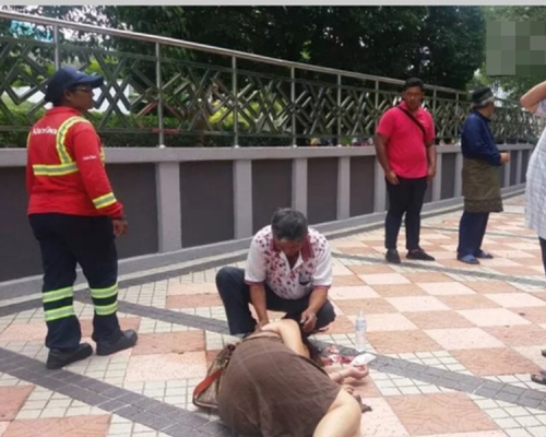台女摔倒後頭部撞到地面受傷。網圖