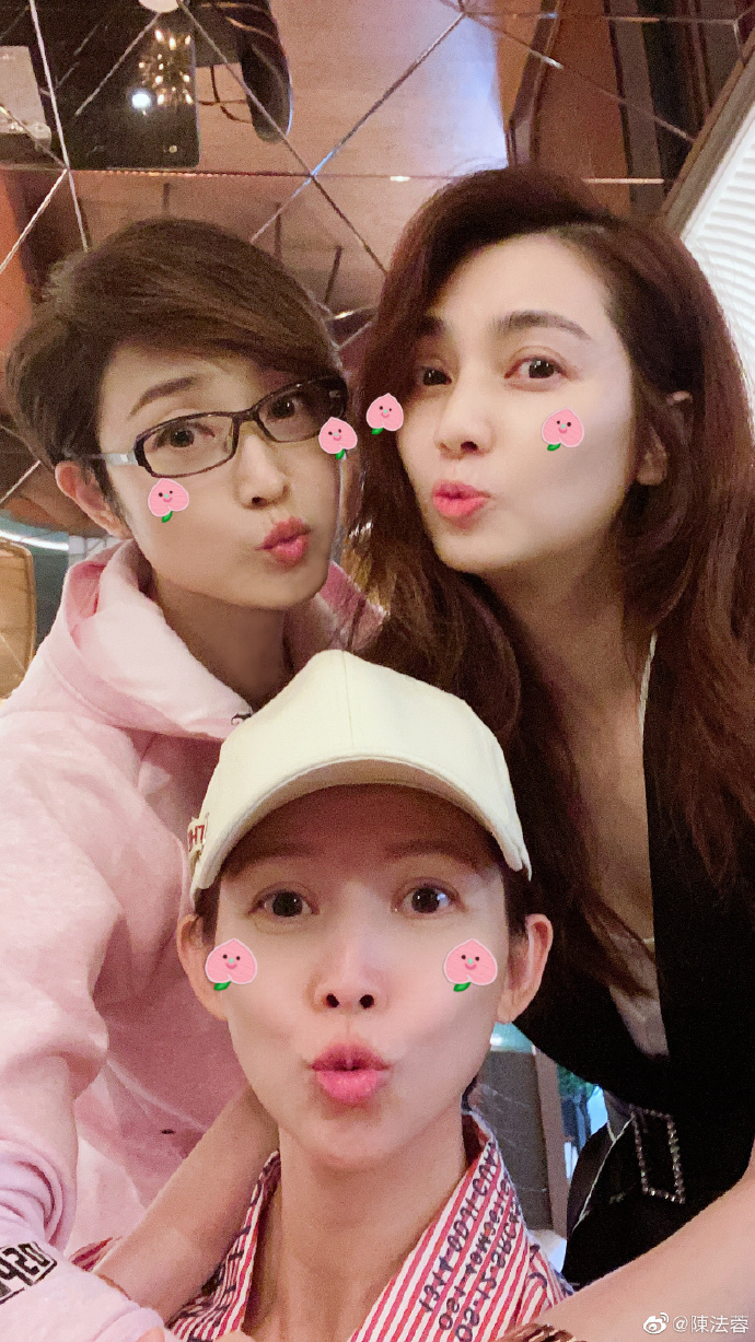 蔡少芬與陳法蓉和洪欣不時相聚。