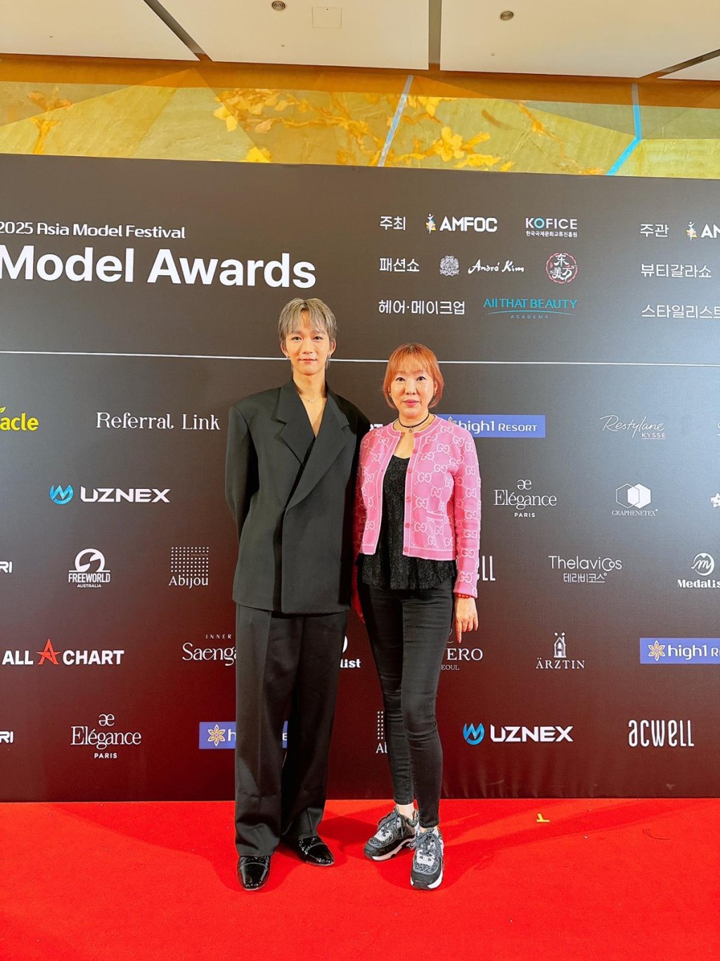 Alton與唐安麒合照。 Alton與唐安麒合照。