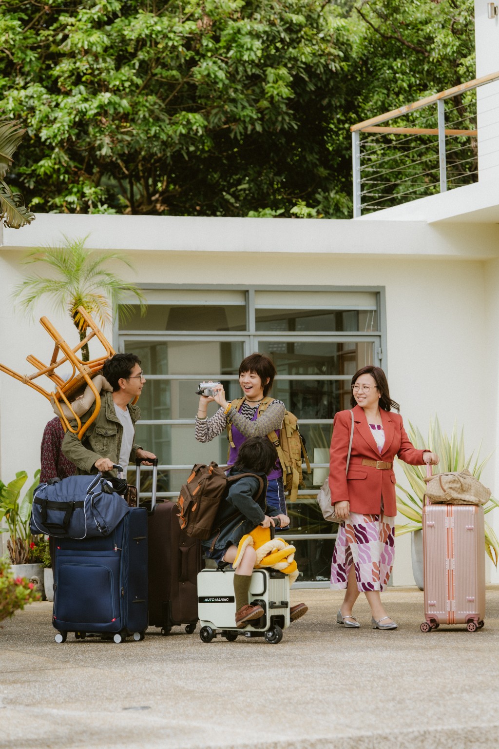 鍾雪瑩在《金多寶》中演蝦頭、阿正的女兒。