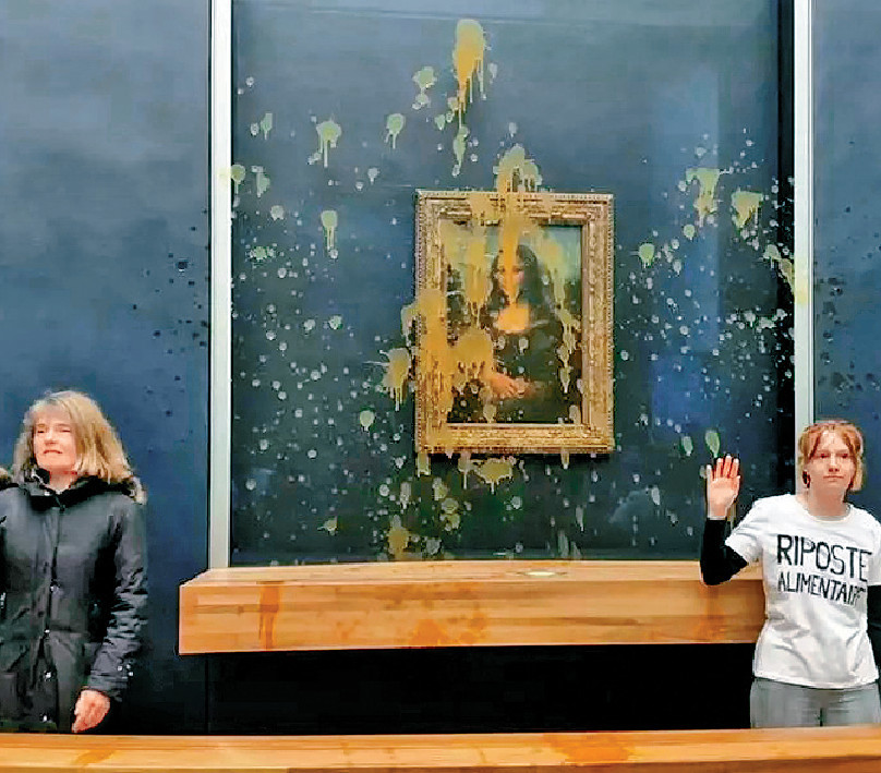 ■兩名環保分子在巴黎羅浮宮，向名畫《蒙娜麗莎》潑南瓜湯，以提高外界對保護環境以及食物來源的關注。
