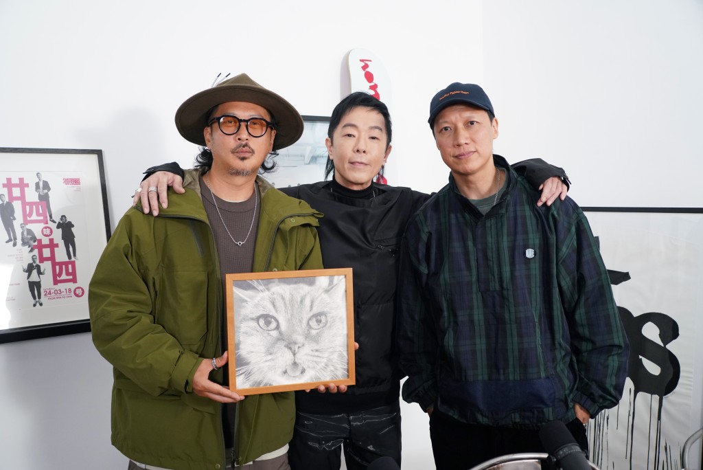 黃貫中接受好友陳偉雄（阿肥）、梁永傑（阿傑）訪問。