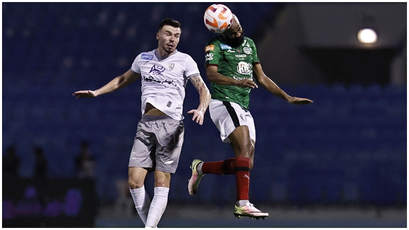 丹比利（右）仗對艾費哈時個人梅開二度。REUTERS