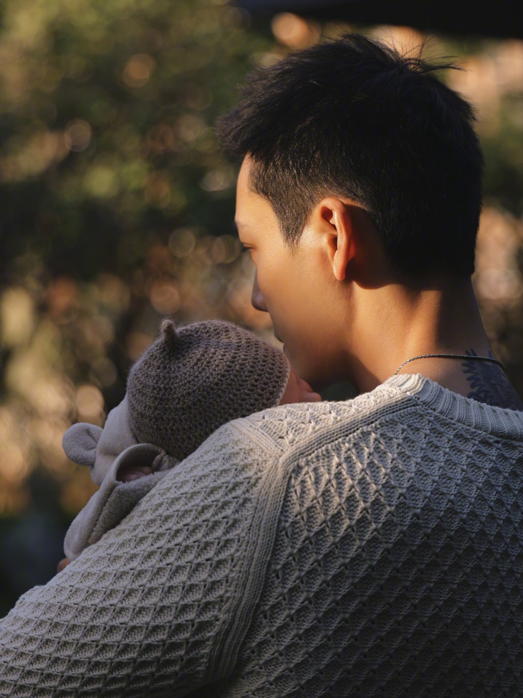 William早前在無預警下，宣布與內地名模何穗誕下愛情結晶品。