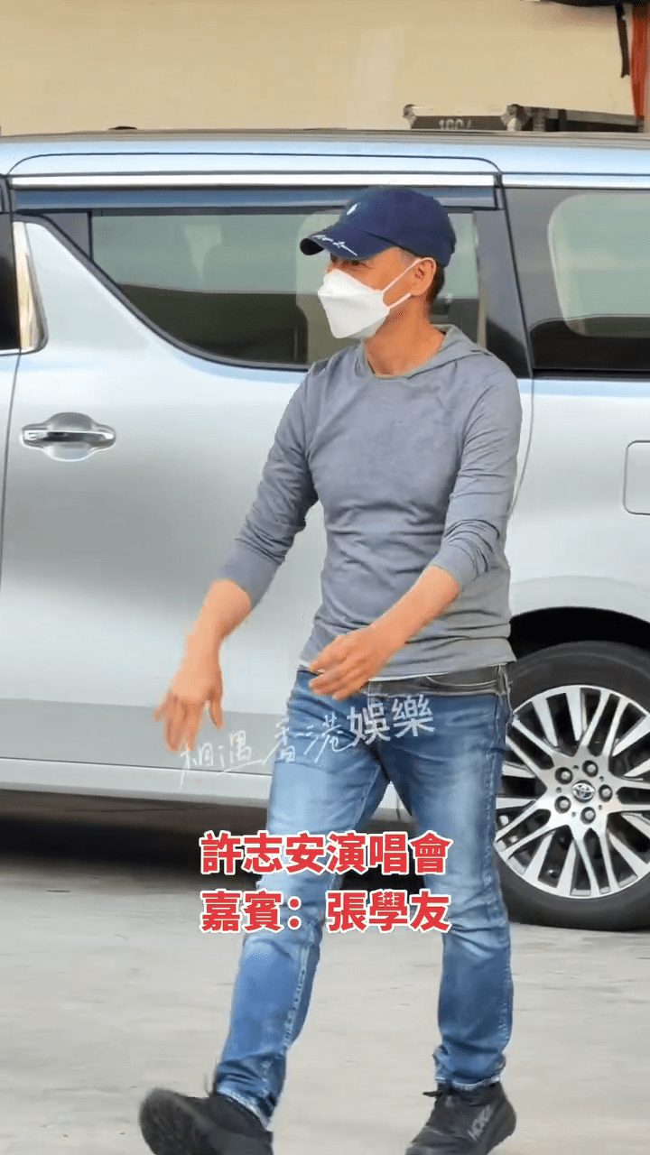 歌神張學友為擔任許志安演唱會嘉賓，提早到達紅館準備。