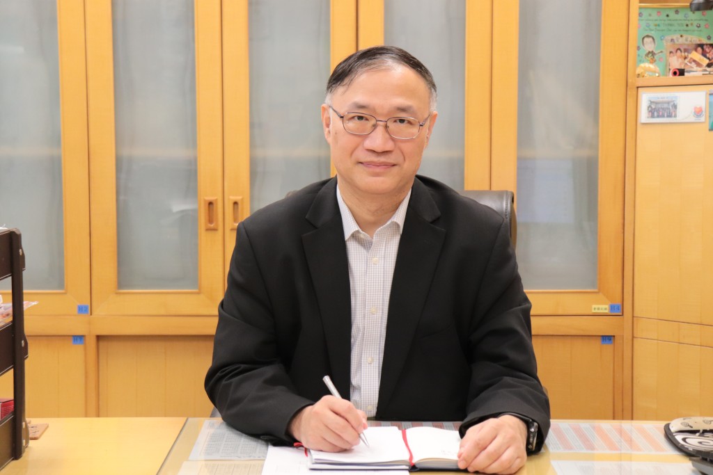 愛秩序灣官立小學校長崔家祥（受訪者提供） 