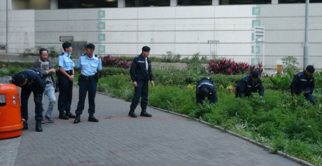 機動部隊人員到場搜証