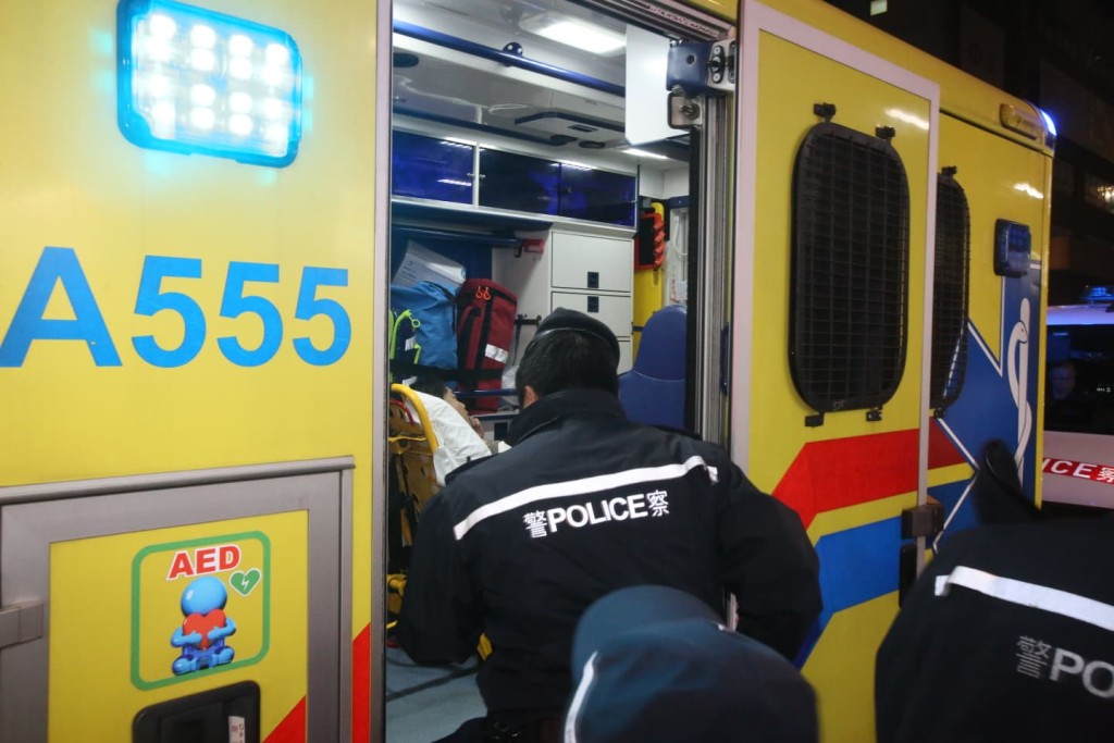 男子送聯合醫院治理。曾志恆攝