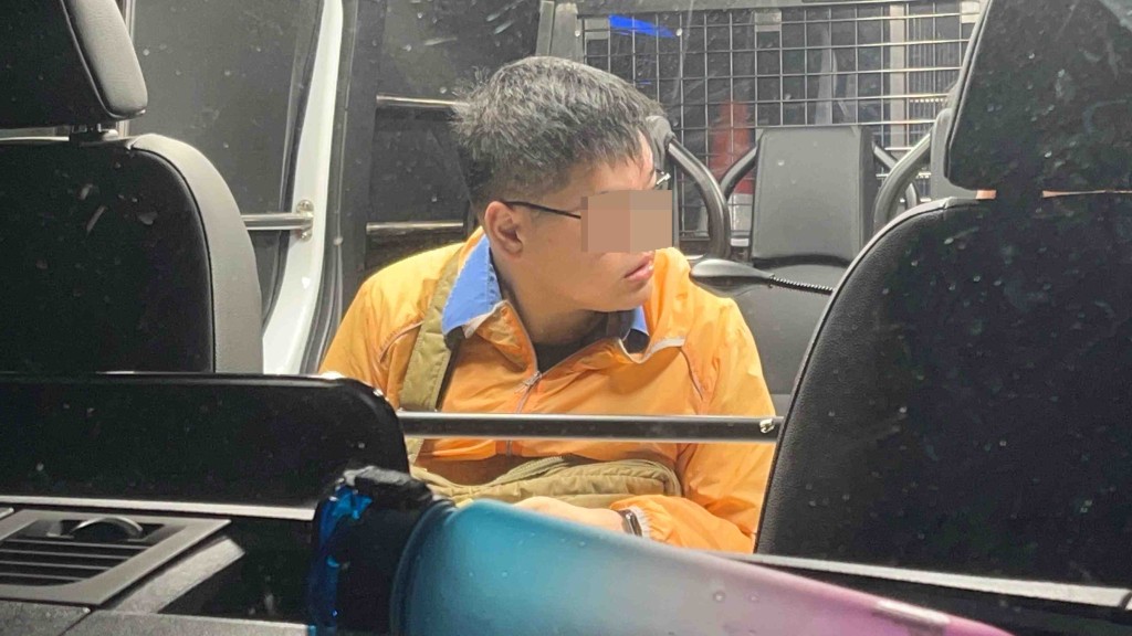 男司機接受調查。