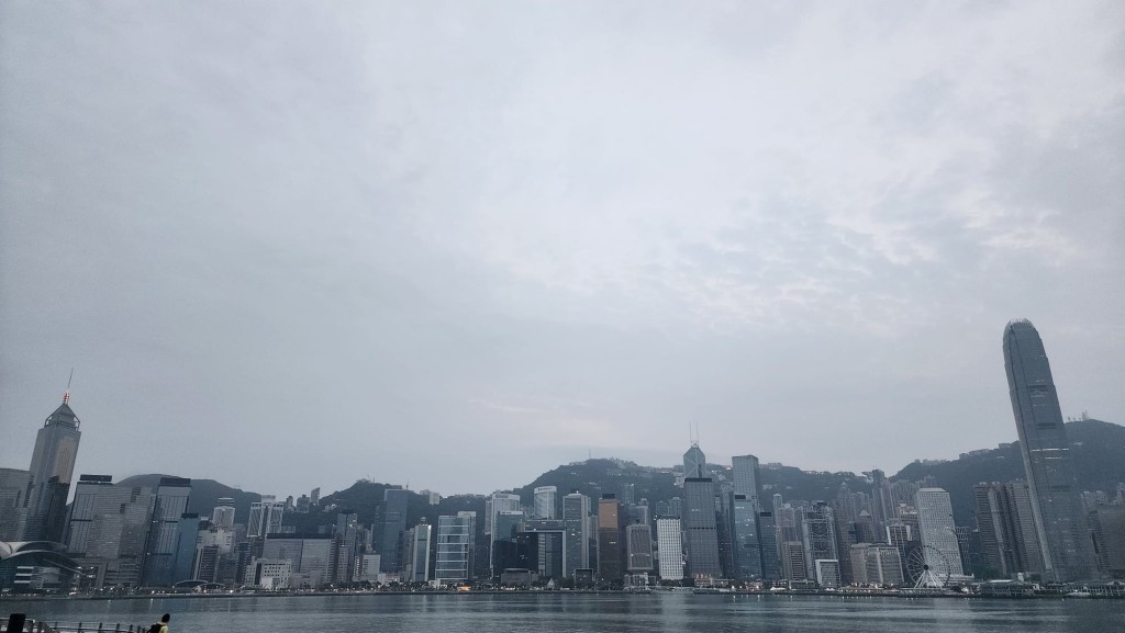 日間部分時間有陽光，市區最高氣溫約28度，新界再高一兩度。黎志偉攝