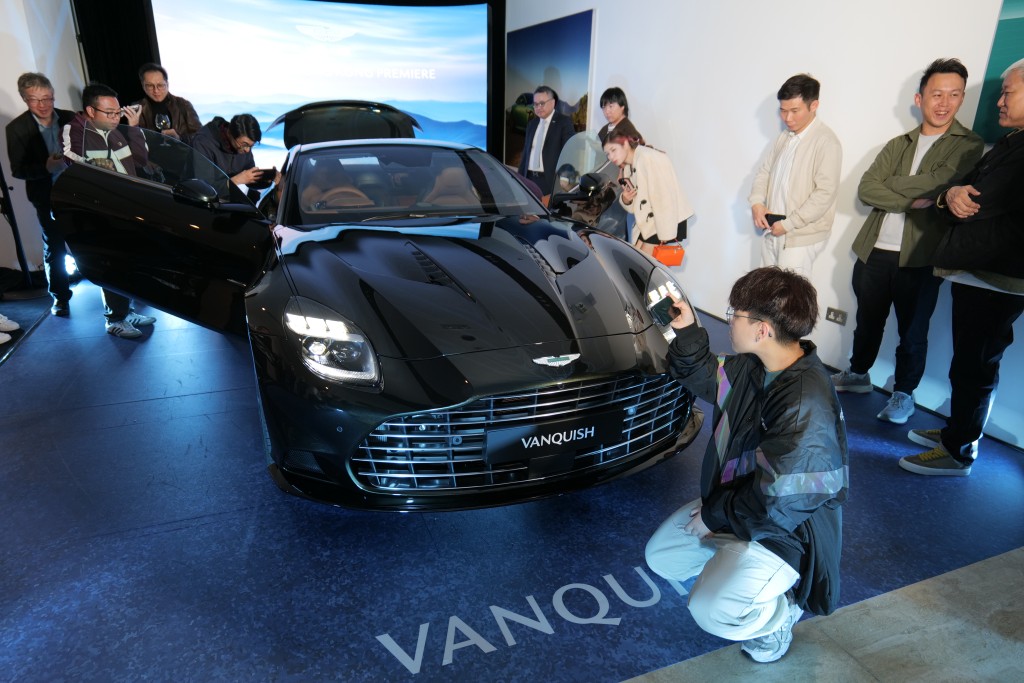 全新旗艦超跑Aston Martin Vanquish即日起在品牌跑馬地專店公開首展。