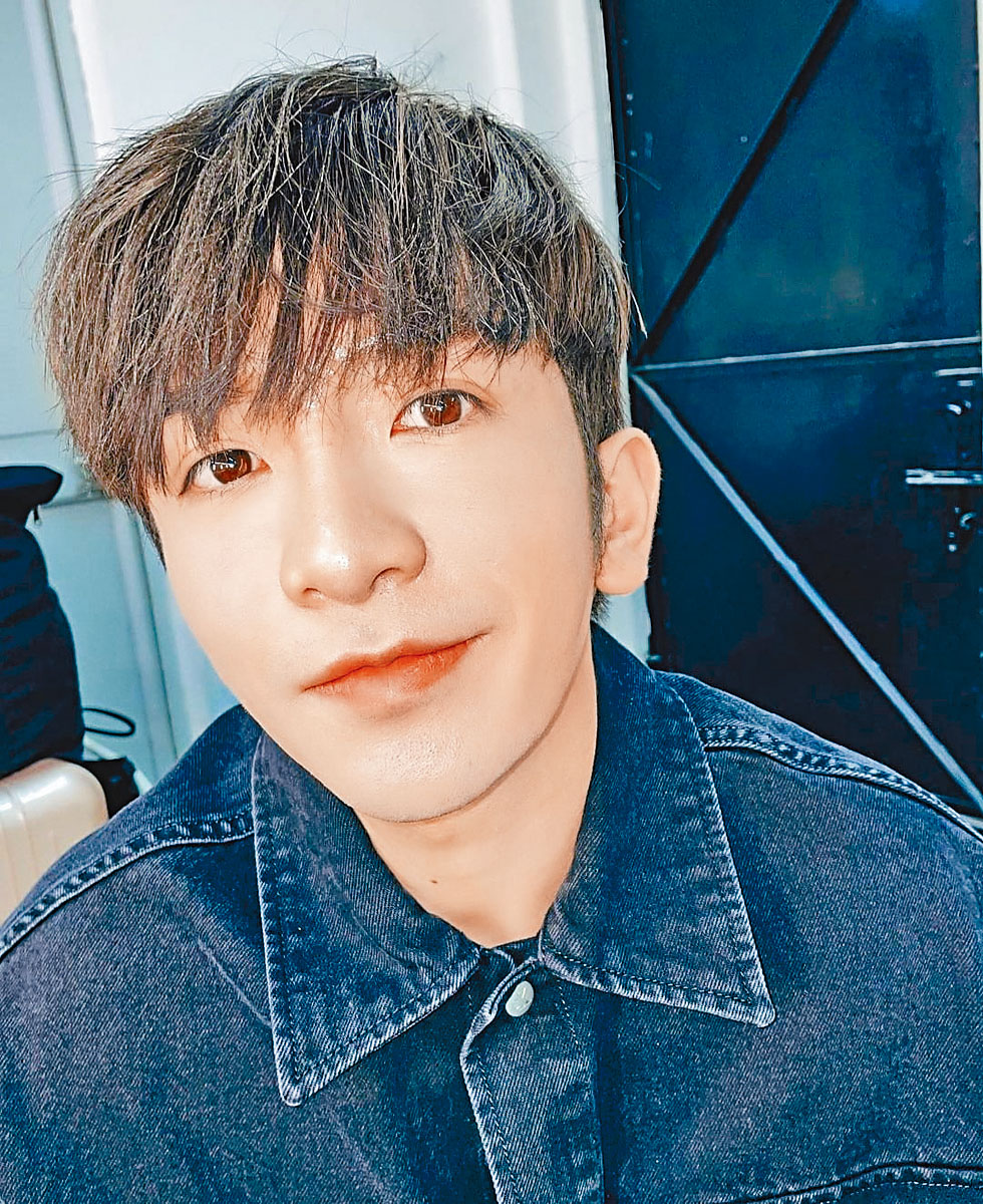 一踏入凌晨，教主即上载靓仔自拍照表示生日愿望想增肥。