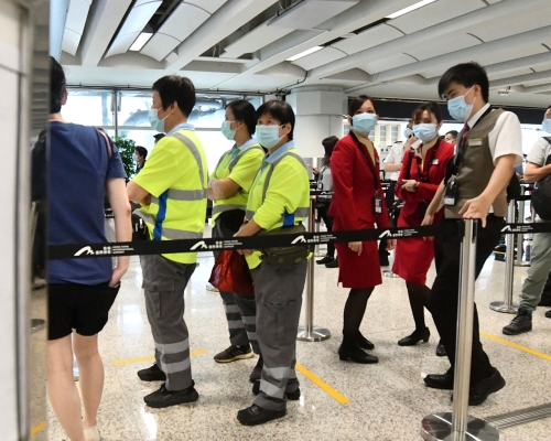 機管局表示會繼續配合政府的疫苗接種計劃,實施為相關機場員工接種第3劑疫苗的安排。資料圖片