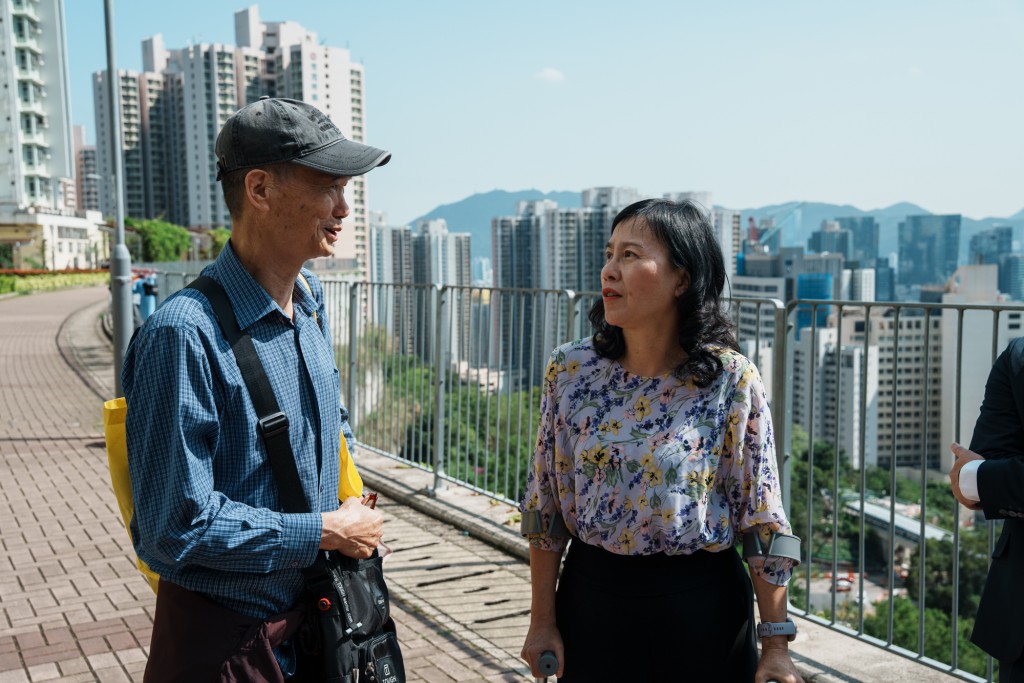 安泰邨居民李先生對即將興建的智慧綠色集體運輸系統十分期待。
