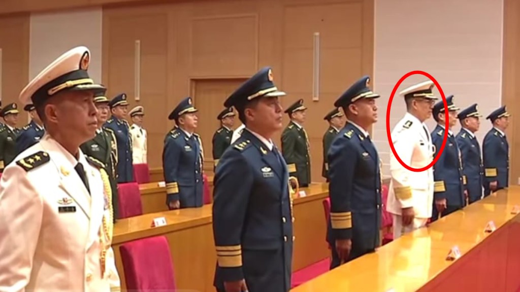 台下仅国防部长董军（红圈）是上将。央视截图