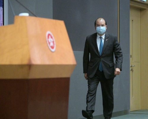 張建宗出席行會前表示,美方的制裁行動是無理、野蠻公然干預香港內部事務。