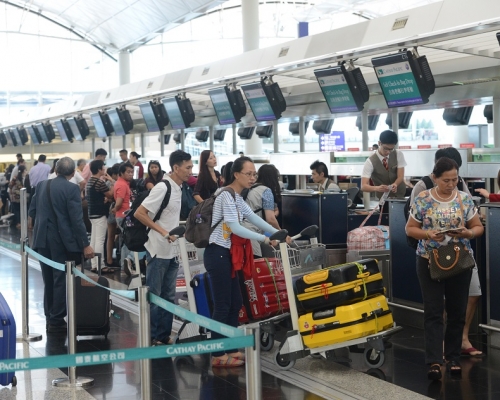 國泰航空豁免乘客更改機票費用。資料圖片