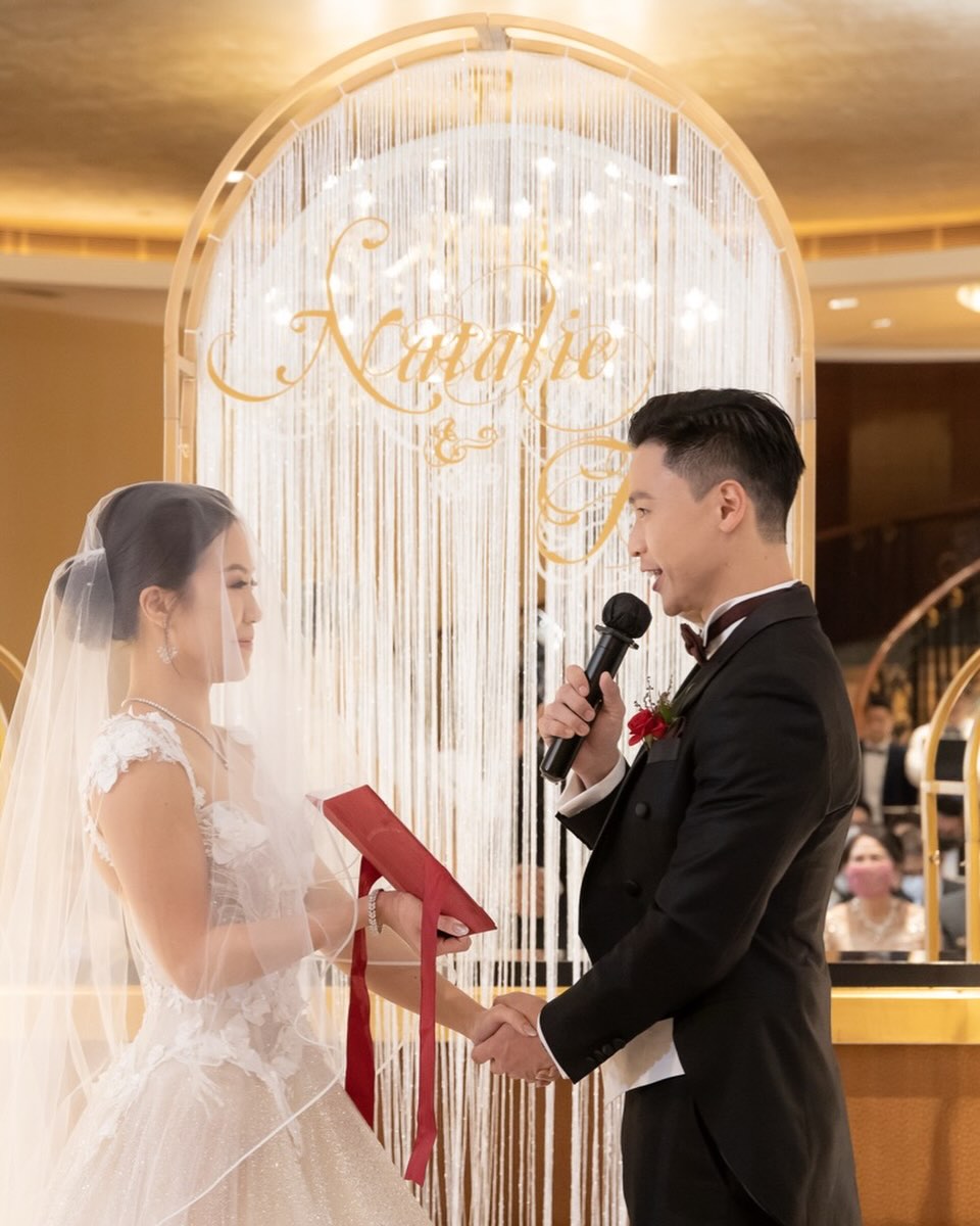 陳Sir在2021年與太太Natalie結婚。