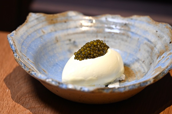 Maoshan Wang Ice Cream將貓山皇果肉製成滑溜香甜的雪糕，加鹹鮮的魚子醬做點綴，配搭新穎、啖啖都有驚喜。