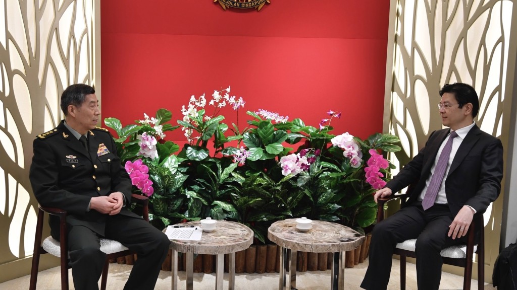 李尚福与新加坡代理总理黄循财会面。 美联社