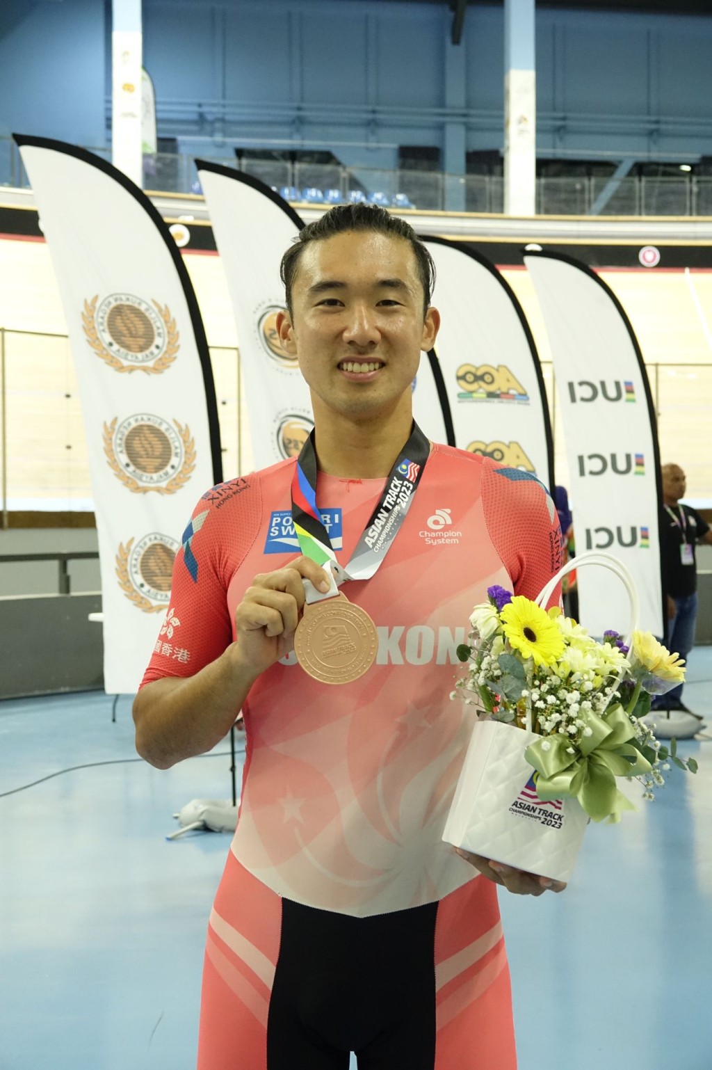 梁峻荣在男子淘汰赛获得铜牌。香港单车总会图片