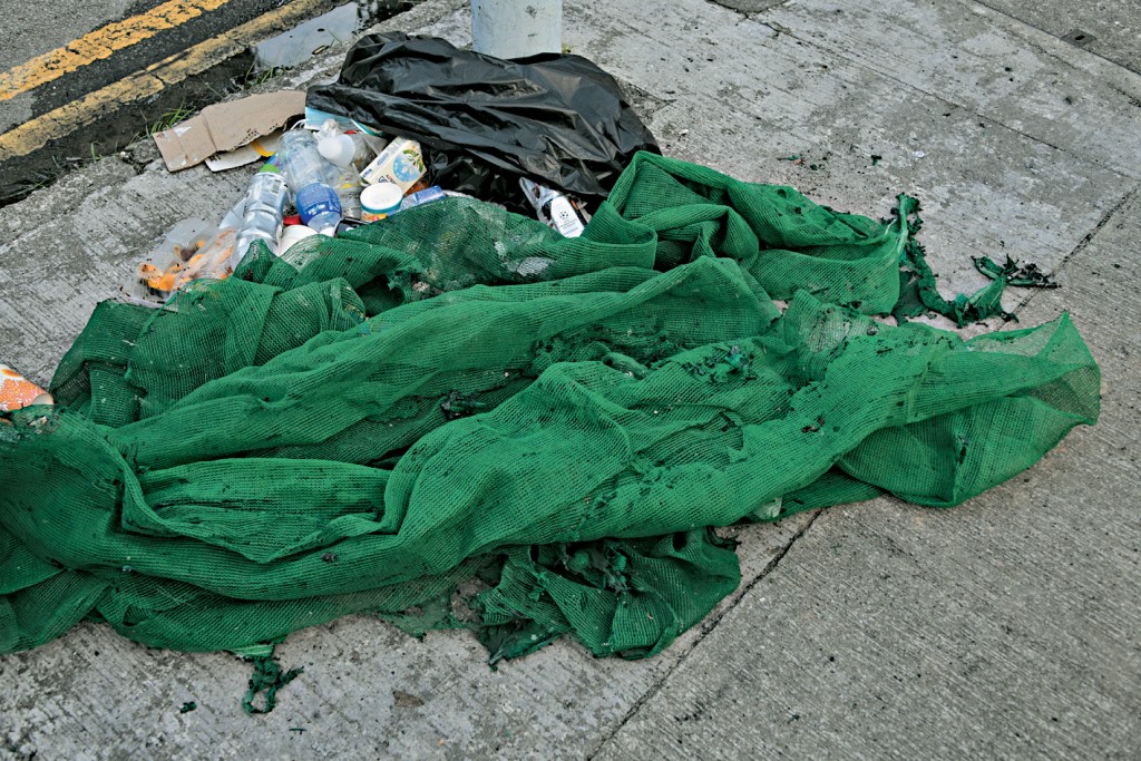 孙靖干指，ICU人员检查棚网时需要注册检验人员（RI）在场协助采样。