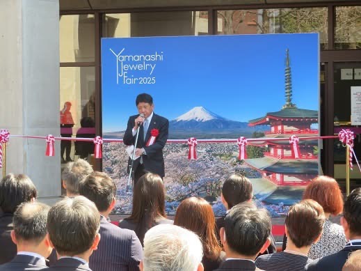甲府市長出席山梨珠寶展2025開幕禮。 facebook / 甲府市長のゆうゆうDiary 甲府市長出席山梨珠寶展2025開幕禮。 facebook / 甲府市長のゆうゆうDiary