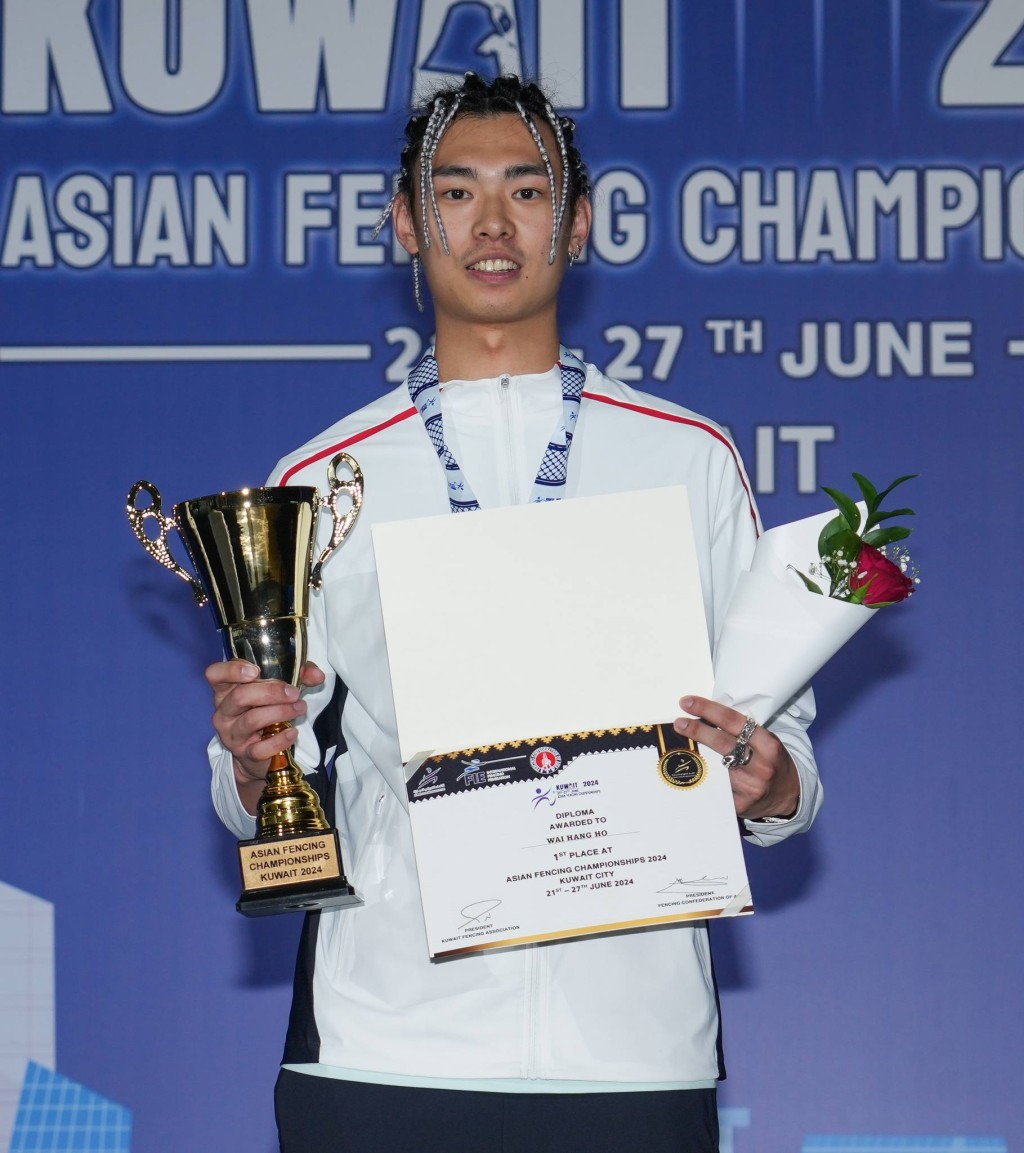 何瑋桁上周首奪亞洲錦標賽個人賽冠軍，是他首度出戰巴黎奧運一支強心針。FIE FB 圖
