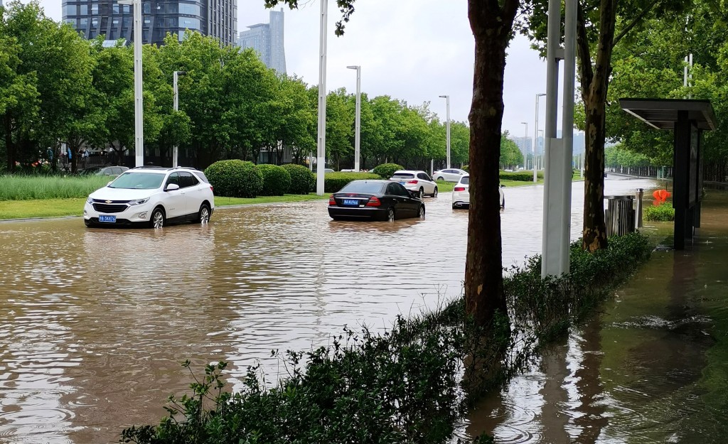 河南連日暴雨，至今33人死亡，8人失蹤，超過300萬人受災。網上圖片