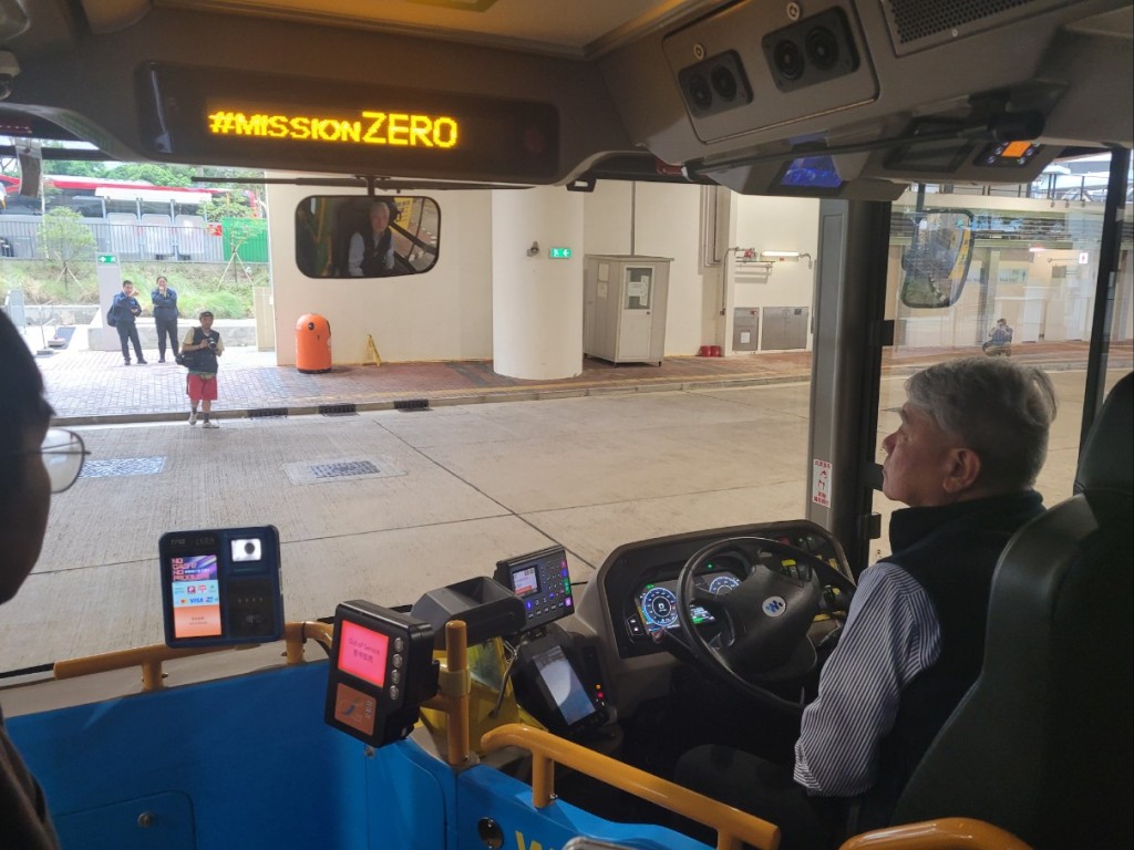 城巴全港首辆双层氢气巴士准备投入服务。 赵克平摄